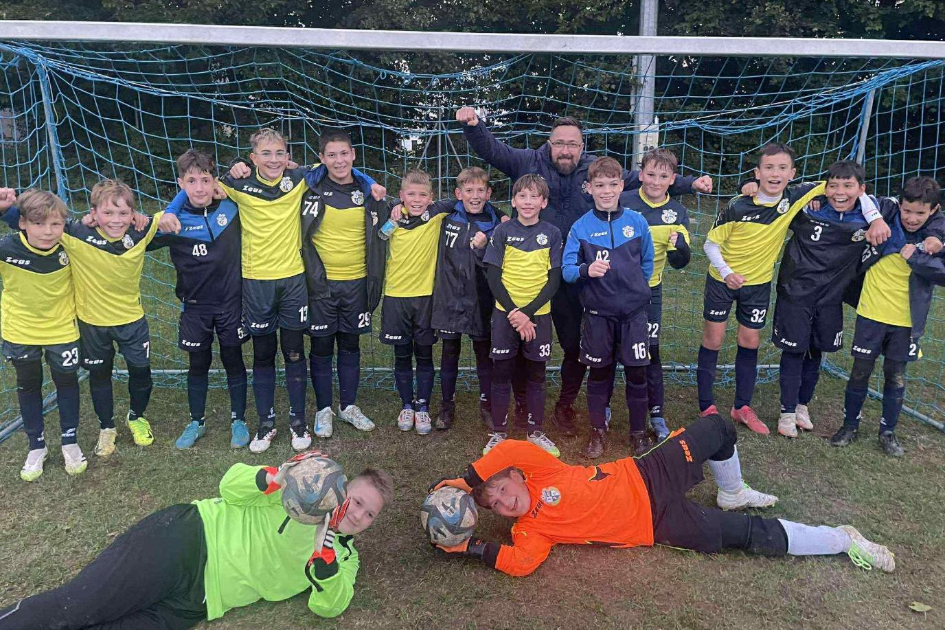 Magabiztos gy�zelem a Police otthon�ban - U13